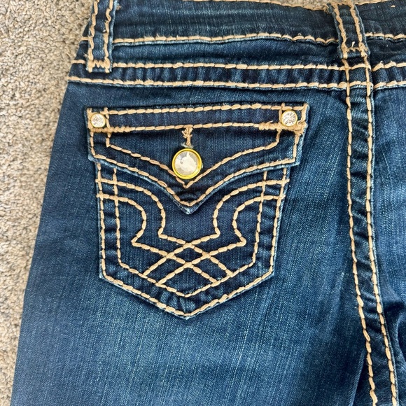 NWOT L.A. idol trendy dark wash capri's with bold stitching & rhinestone accents - Picture 4 of 12